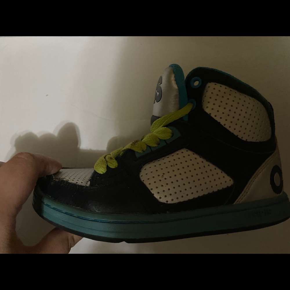 Toddlers gently worn Osiris size 11